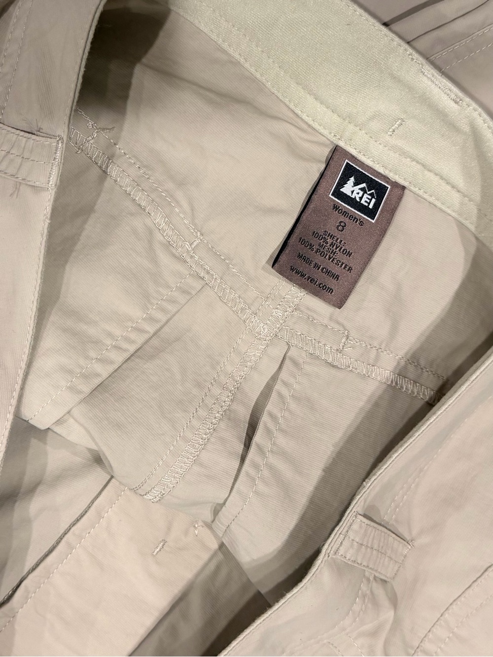 REI Sahara Cargo Shorts Women’s Size 8 Warm Sand 10” Hiking Outdoors Camping - Picture 2 of 6